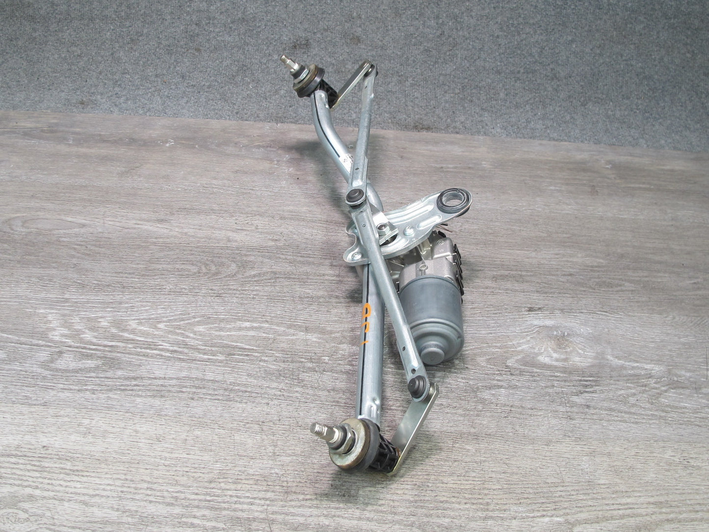 01-06 BMW E46 325Ci 330Ci Windshield Wiper Transmission Linkage w Motor OEM