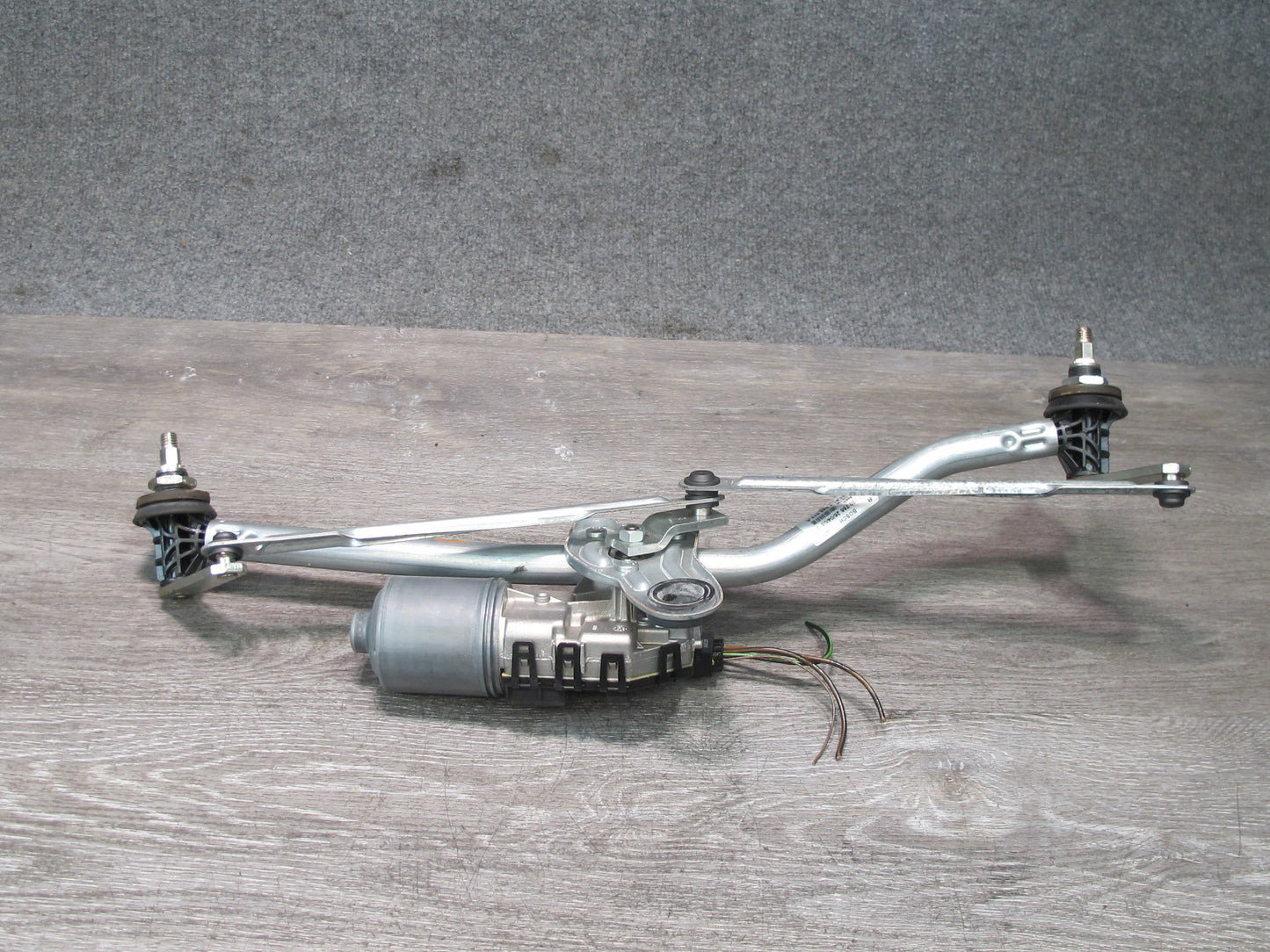 01-06 BMW E46 325Ci 330Ci Windshield Wiper Transmission Linkage w Motor OEM