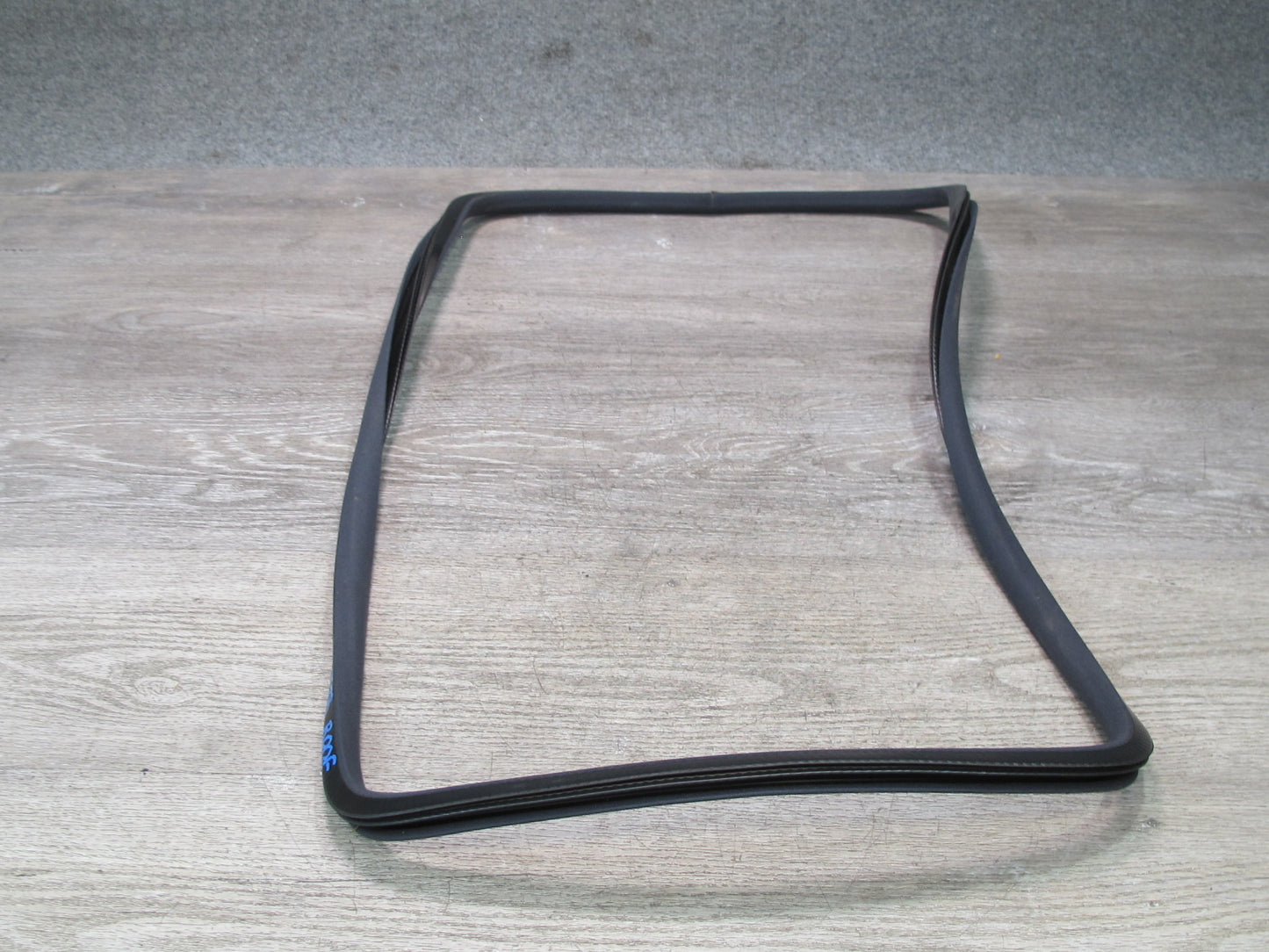 01-06 BMW E46 325Ci 330Ci Coupe Sunroof Weatherstrip Rubber Seal Gasket OEM