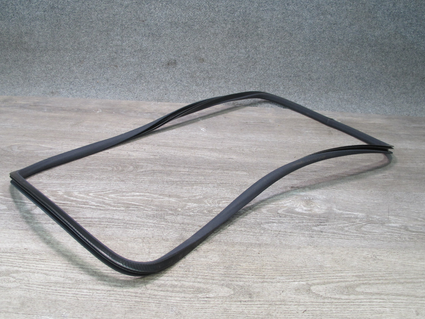 01-06 BMW E46 325Ci 330Ci Coupe Sunroof Weatherstrip Rubber Seal Gasket OEM