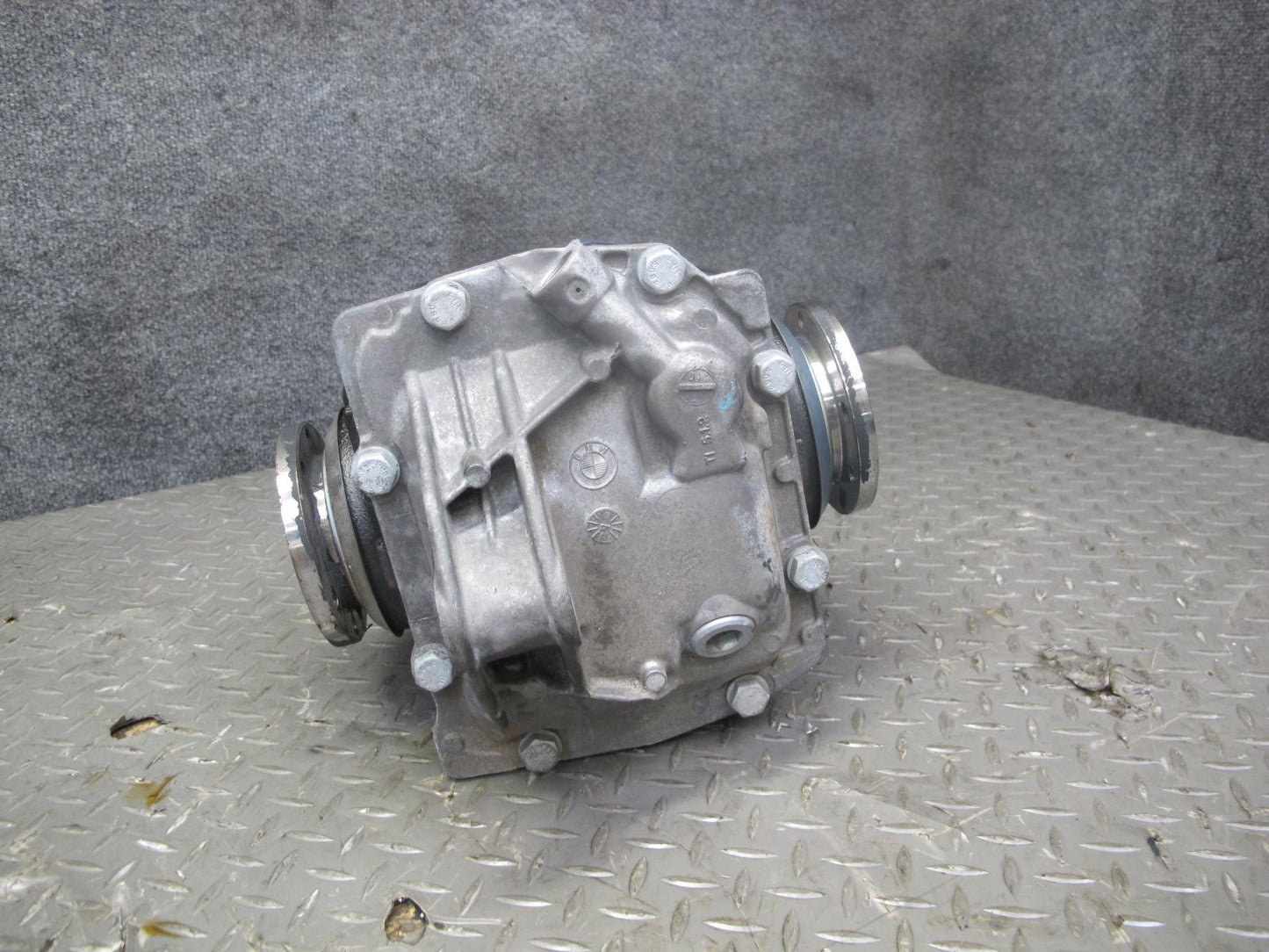 01-06 BMW E46 330i 330CI M/T Rear Differential Carrier 3.07 Ratio 104K Miles OEM