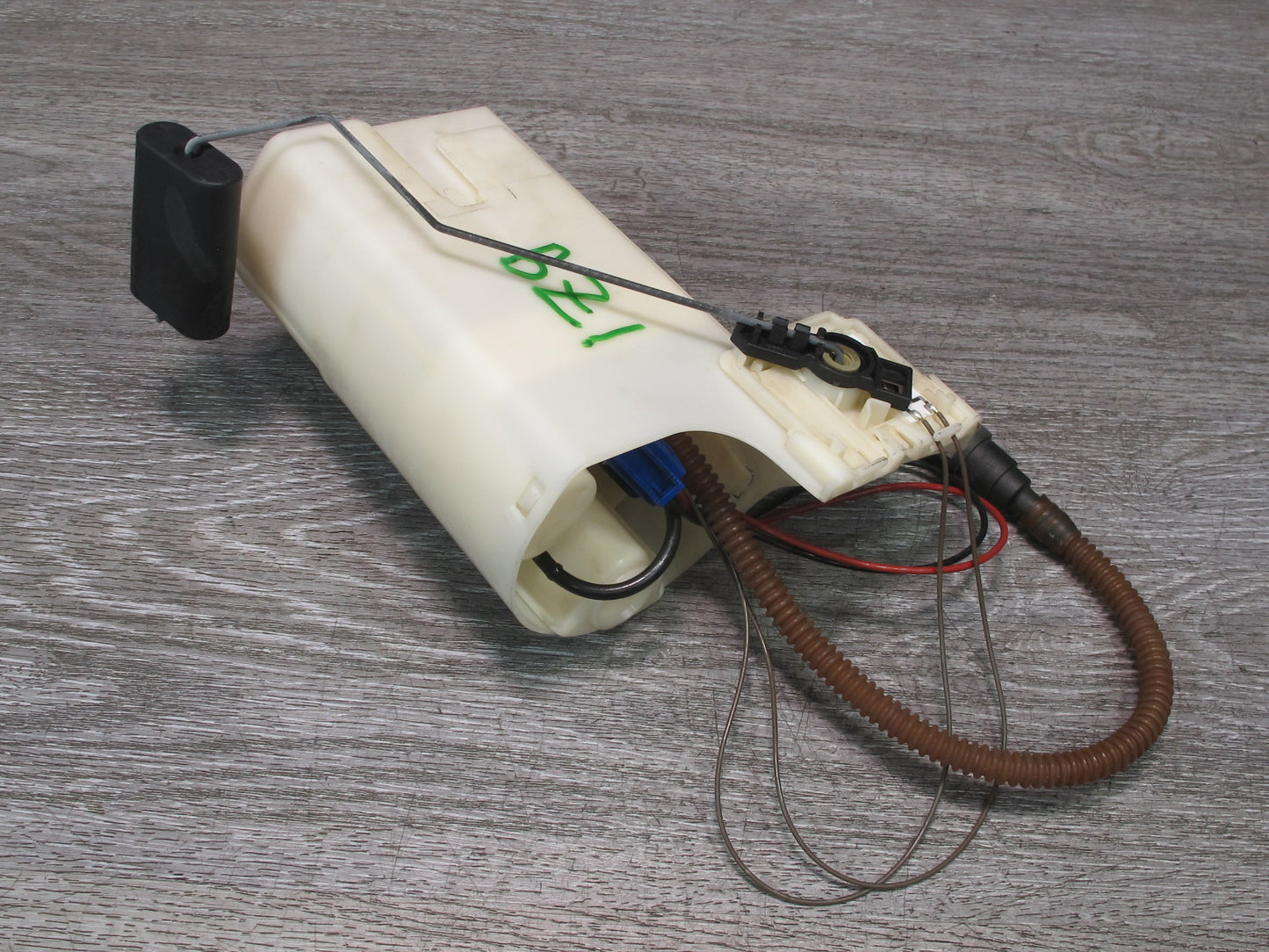 2003 BMW E85 Z4 M54 Fuel Pump Level Sensor w Fuel Pressure Regulator Set OEM