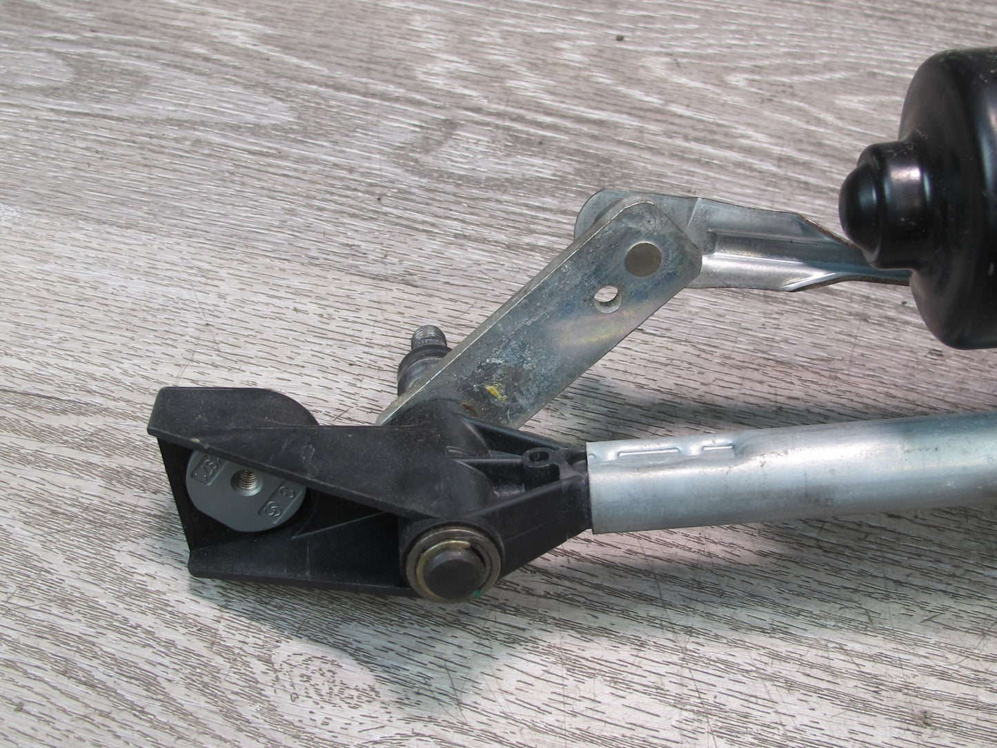 03-08 BMW E86 E85 Z4 Windshield Wiper Transmission Linkage w Motor OEM
