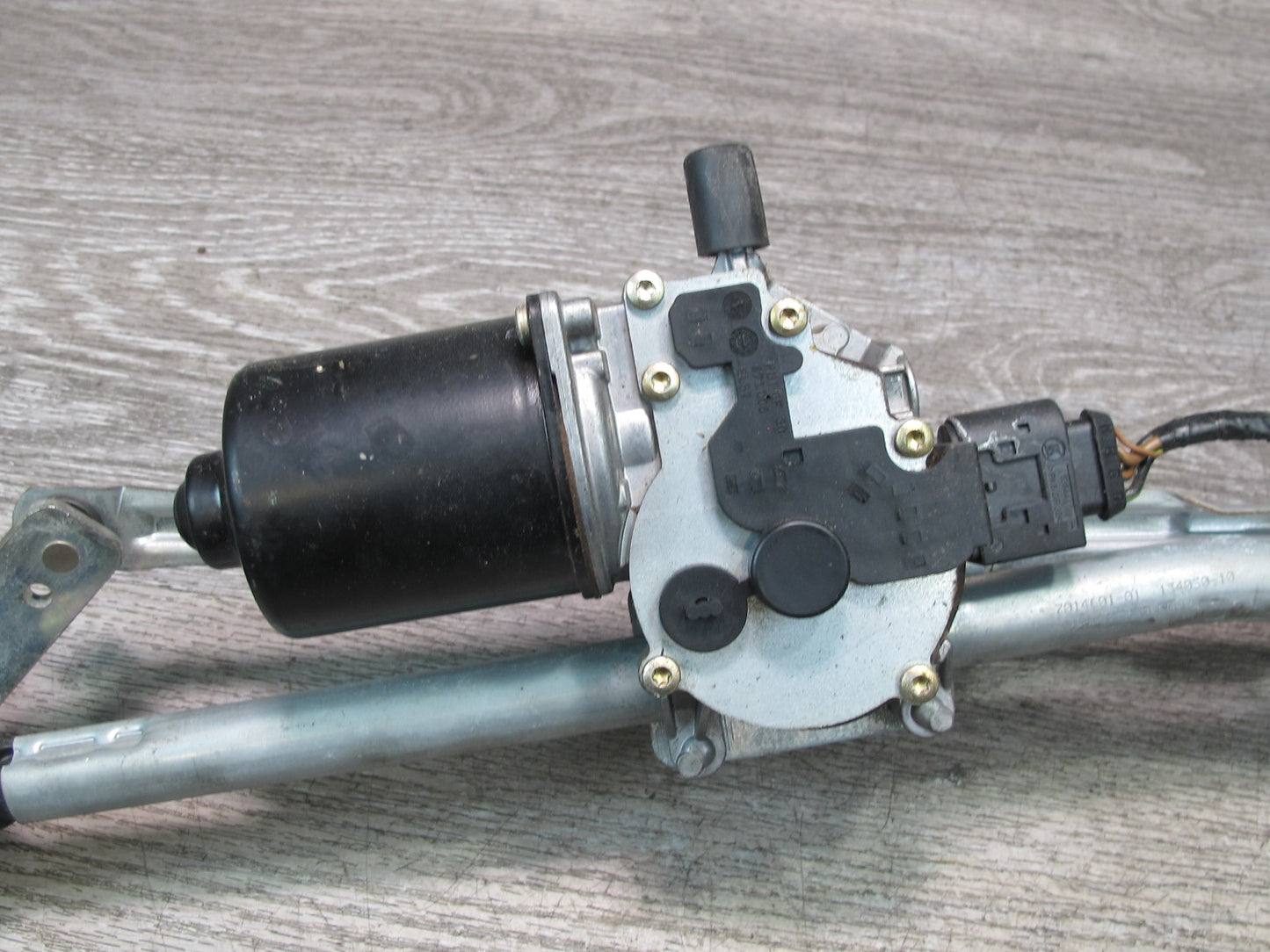 03-08 BMW E86 E85 Z4 Windshield Wiper Transmission Linkage w Motor OEM