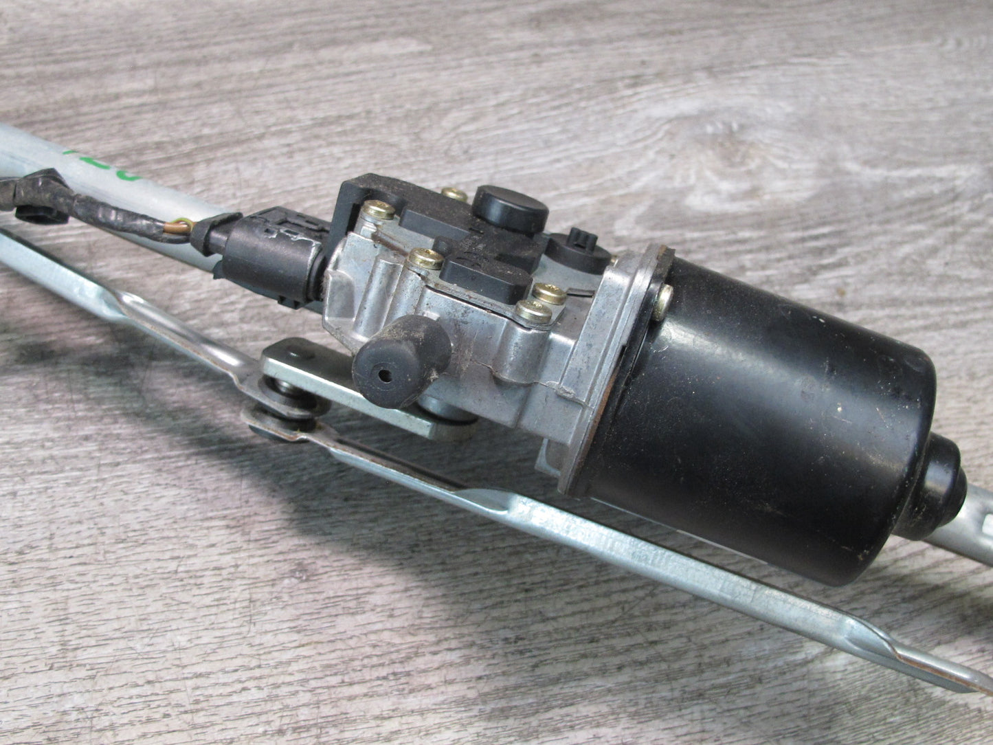 03-08 BMW E86 E85 Z4 Windshield Wiper Transmission Linkage w Motor OEM