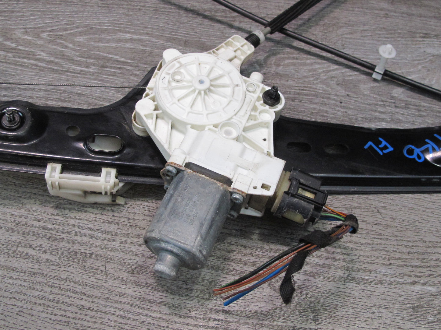 2008-2013 BMW E90 M3 328i 335i Front Left Door Window Regulator w Motor