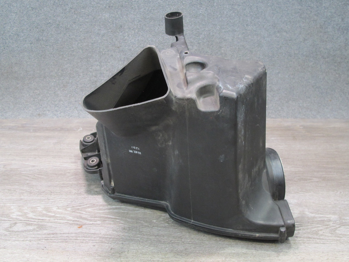 2008-2012 BMW E90 E92 E93 M3 Air Intake Cleaner Muffler Filter Box 7838566