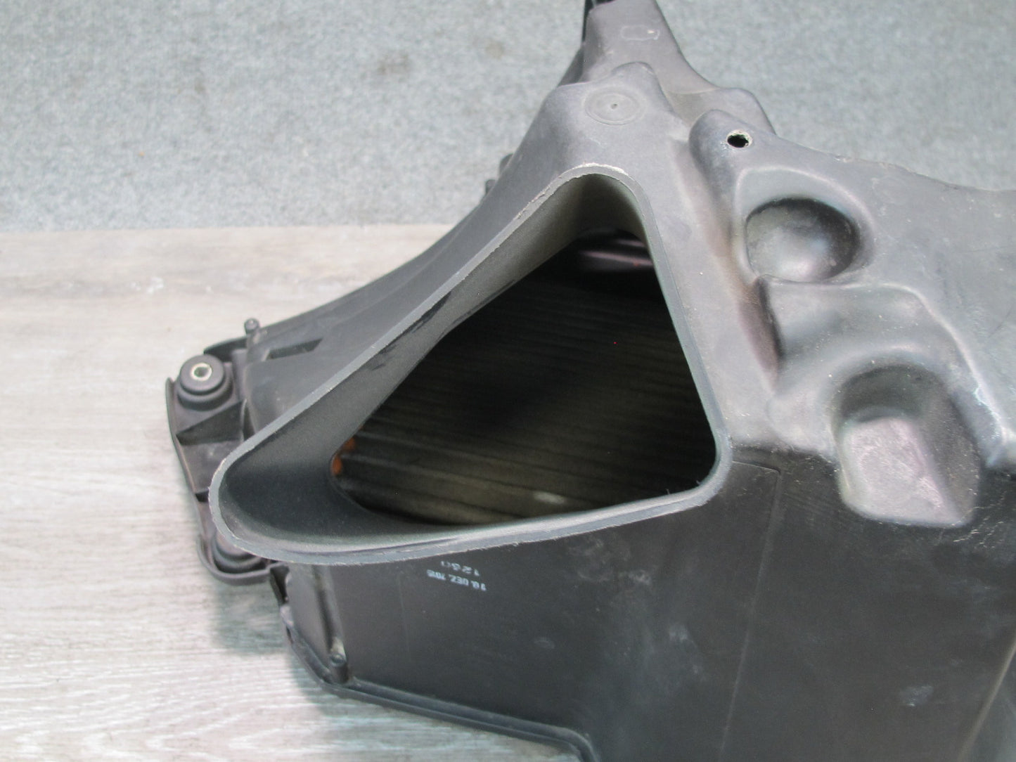 2008-2012 BMW E90 E92 E93 M3 Air Intake Cleaner Muffler Filter Box 7838566