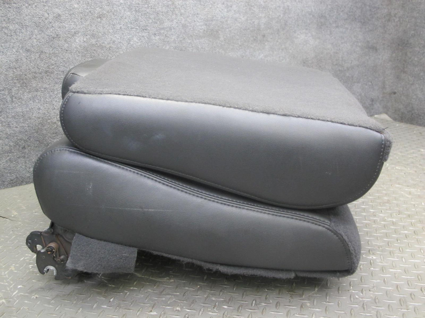 03-07 Hummer H2 Rear 3RD ROW Right Passenger Side Leather Seat Set of 2 Black