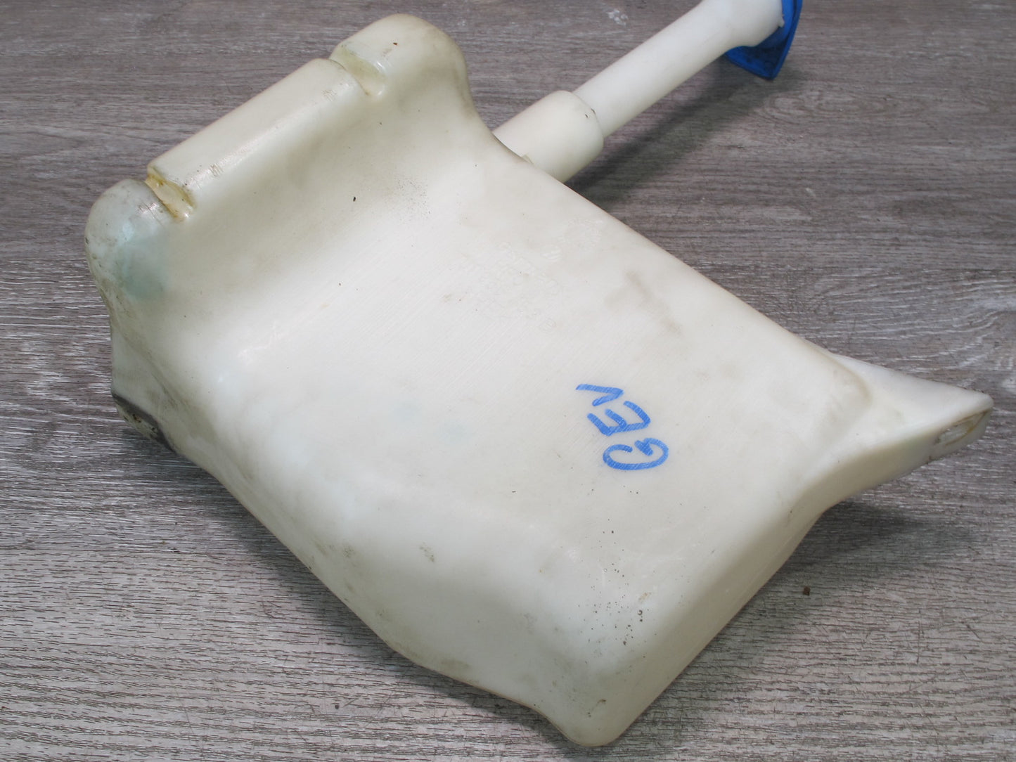 00-03 VW Eurovan T4 Windshield Washer Fluid Reservoir Bottle Tank 701955453B OEM