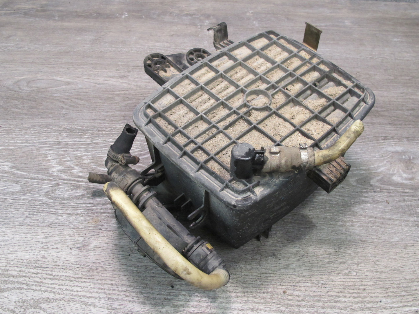 01-03 VW Eurovan T4 2.8L Fuel Evap Vapor Charcoal Canister 7D0201801E OEM