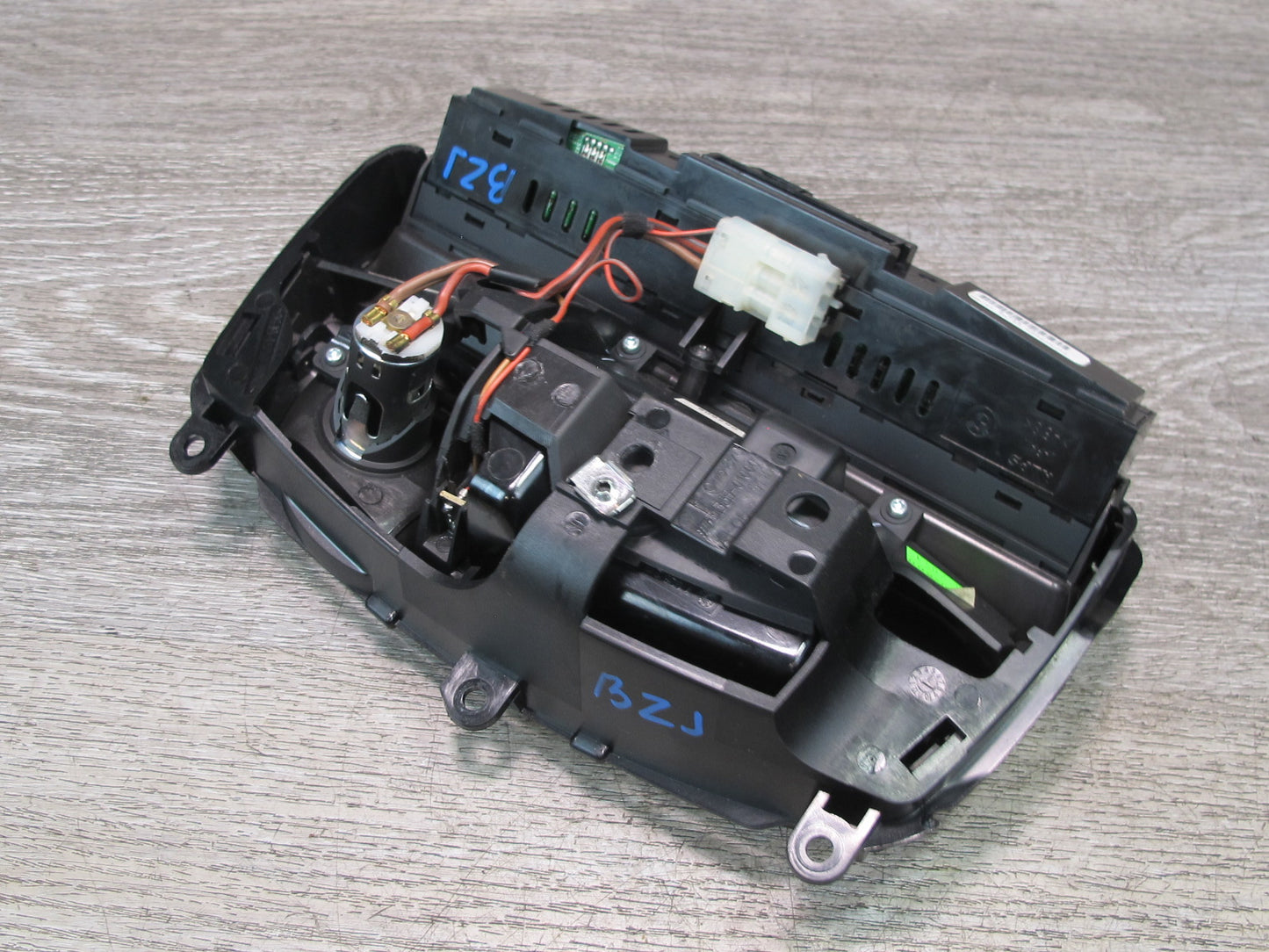 04-08 BMW E85 Z4 Center Console Ashtray w  TOP Heated Seats Switch Panel OEM
