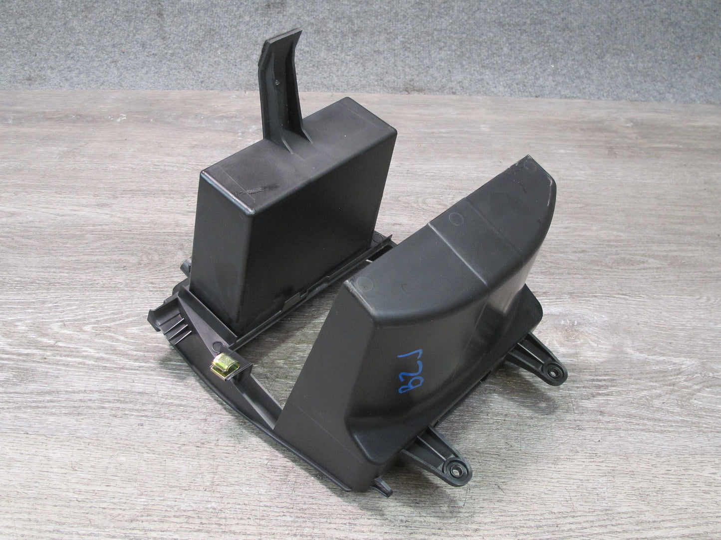 03-08 BMW Z4 E85 Rear Center Console Storage Oddments Tray w Insert Assembly OEM
