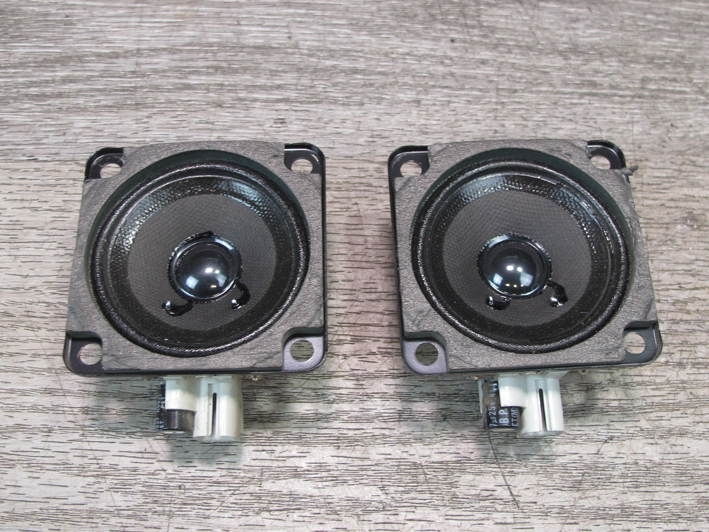 2003-2007 Hummer H2 Rear Upper Quarter D Pillar Bose Audio Speaker Set