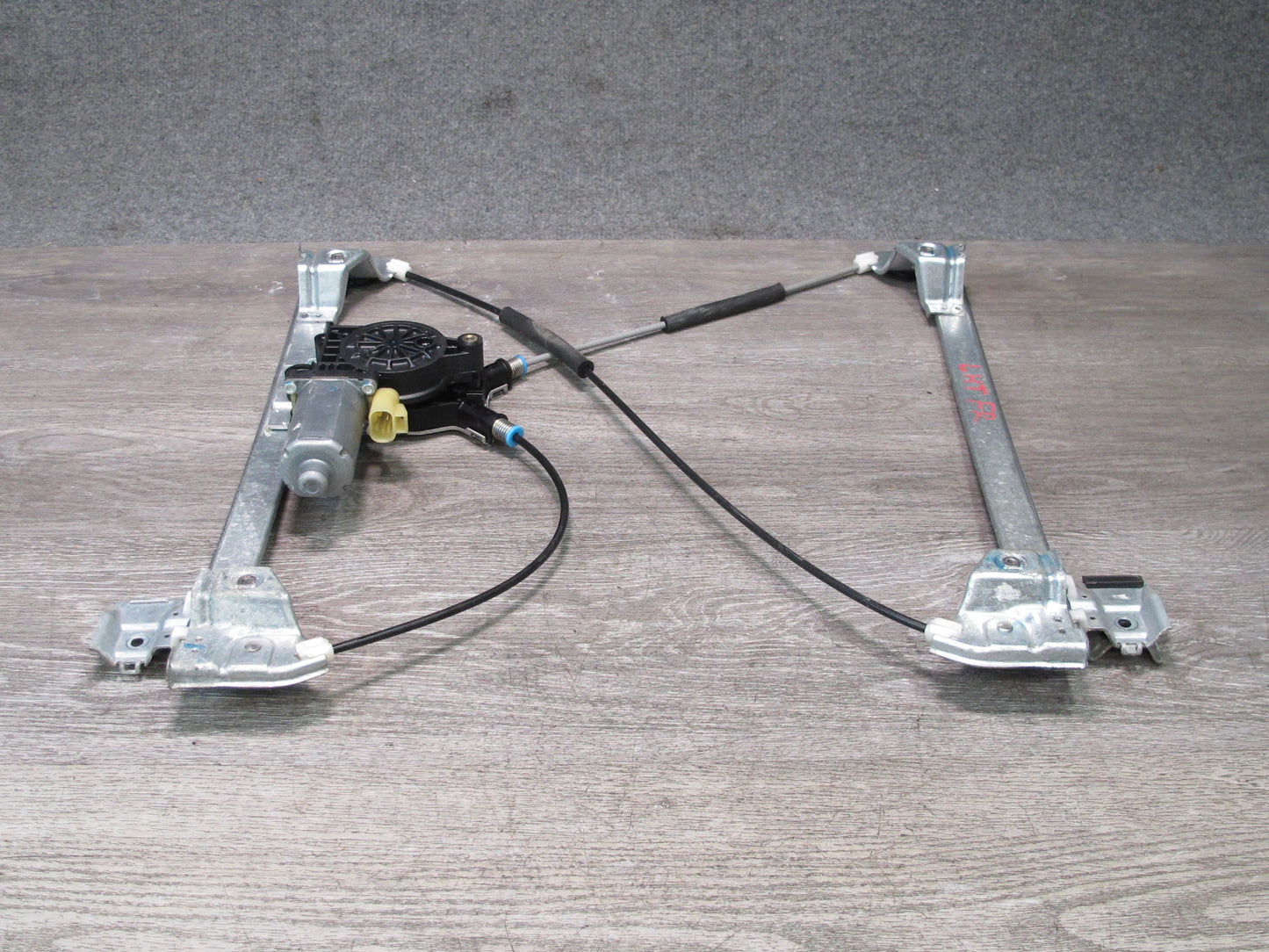 2003-2009 Hummer H2 Front Right Door Window Regulator w Motor