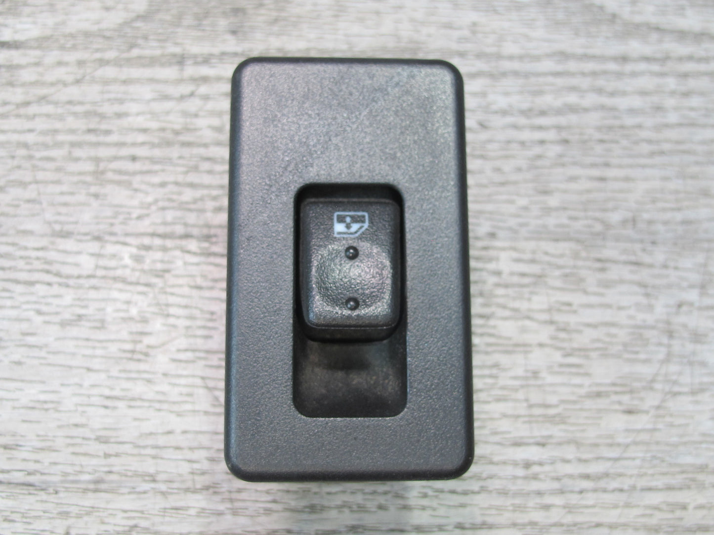 2003-2007 Hummer H2 Rear Right Door Window Switch 15093146