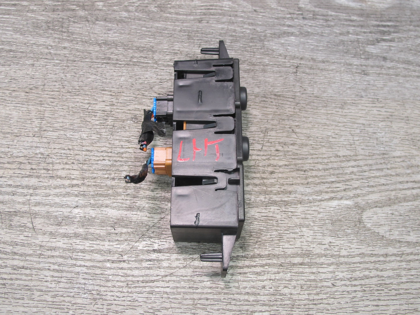 2003 -2007 Hummer H2 Dash Traction Control & TOW Haul Switch