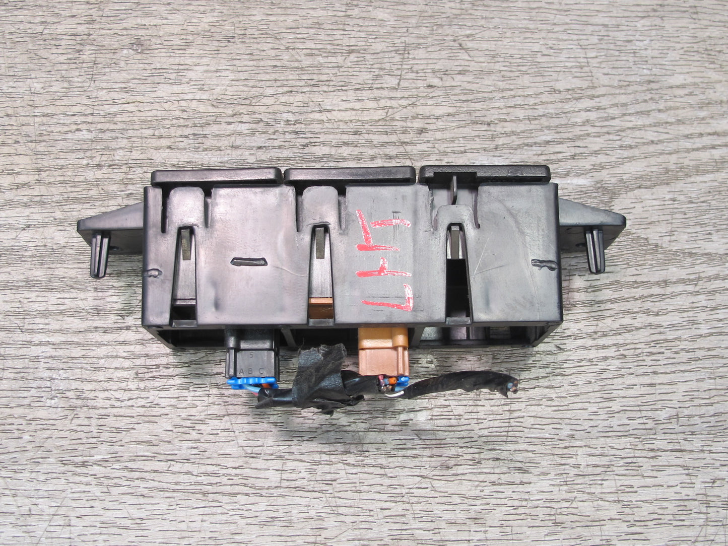 2003 -2007 Hummer H2 Dash Traction Control & TOW Haul Switch