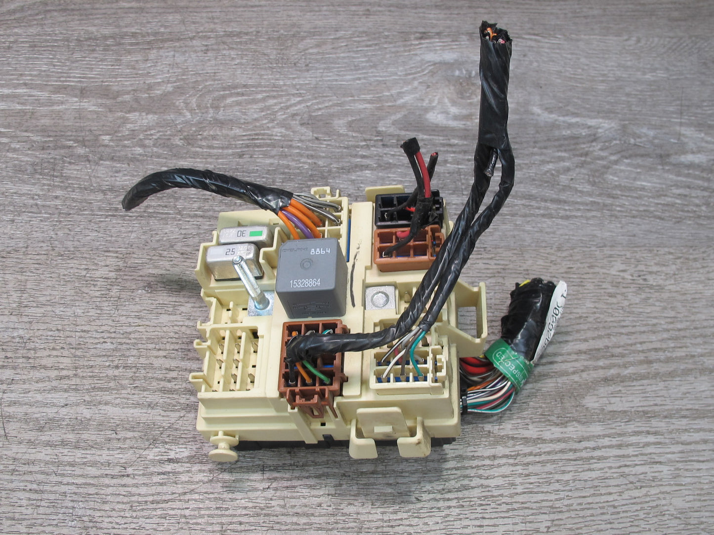 2003-2007 Hummer H2 Dashboard Fuse Relay Junction Box 15266958