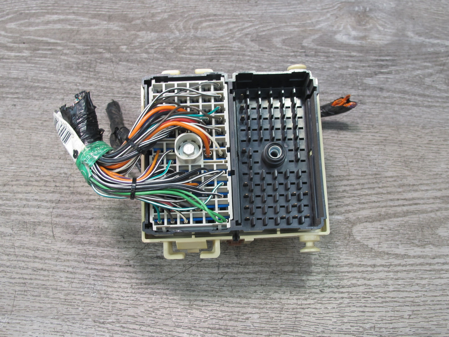 2003-2007 Hummer H2 Dashboard Fuse Relay Junction Box 15266958