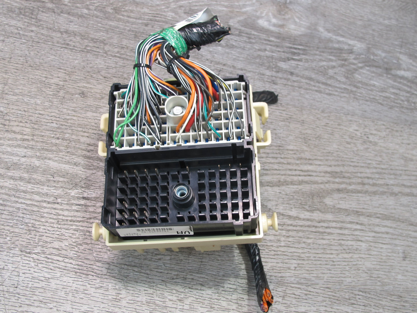 2003-2007 Hummer H2 Dashboard Fuse Relay Junction Box 15266958