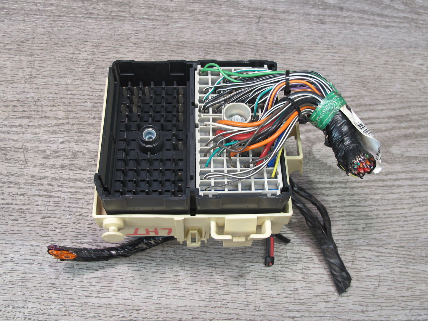2003-2007 Hummer H2 Dashboard Fuse Relay Junction Box 15266958