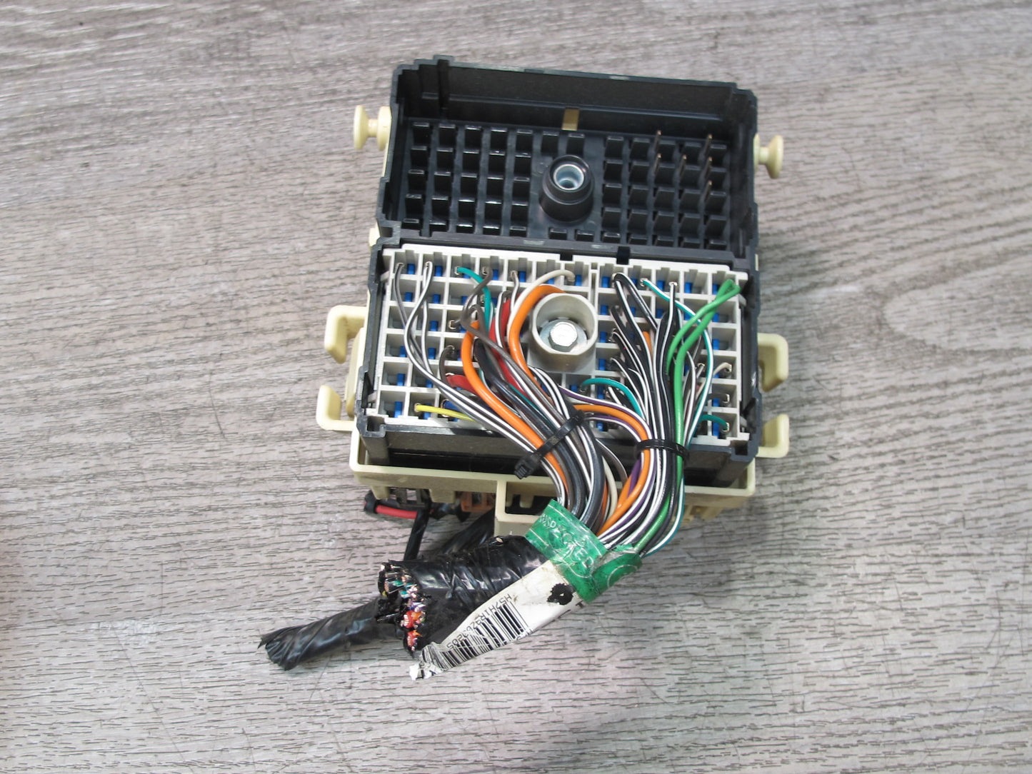 2003-2007 Hummer H2 Dashboard Fuse Relay Junction Box 15266958