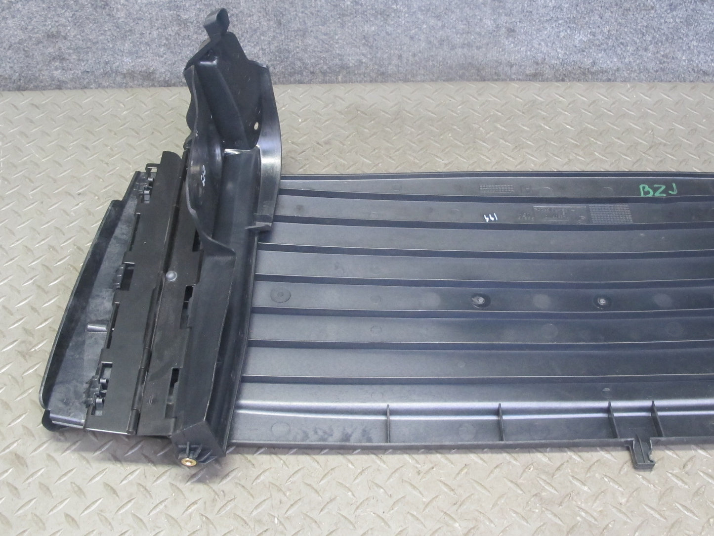 03-08 BMW E85 Z4 Folding TOP Ccompartment Lid Cover Panel w Deflector Trim OEM