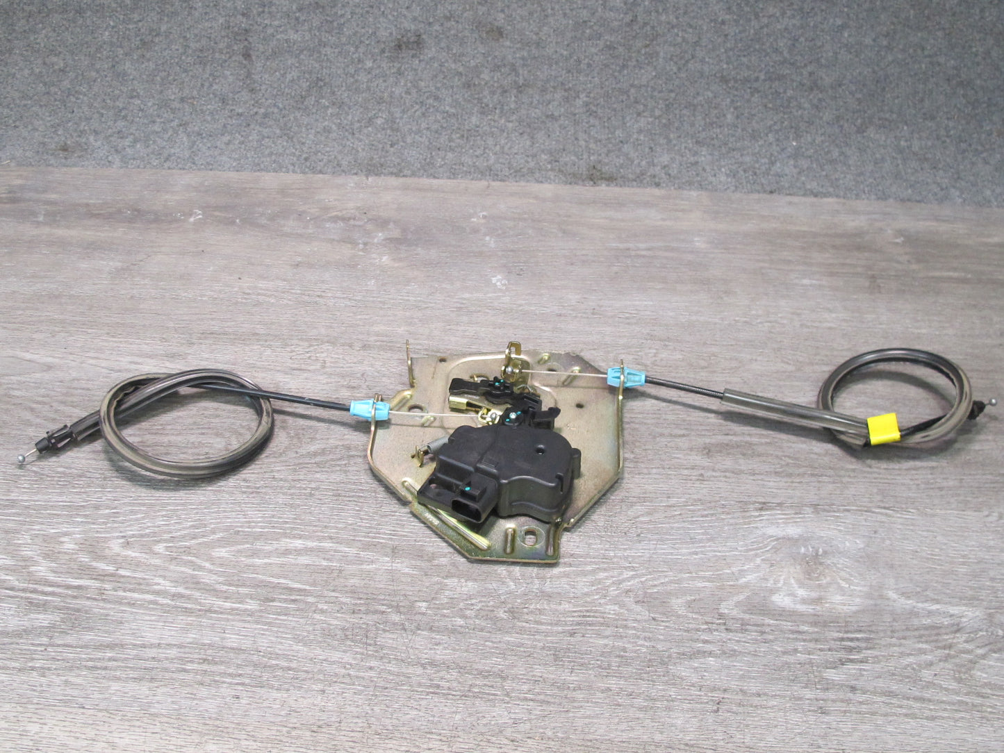 2003-2009 Hummer H2 Rear Trunk Lid Tailgate Liftgate Lock Latch w Cables