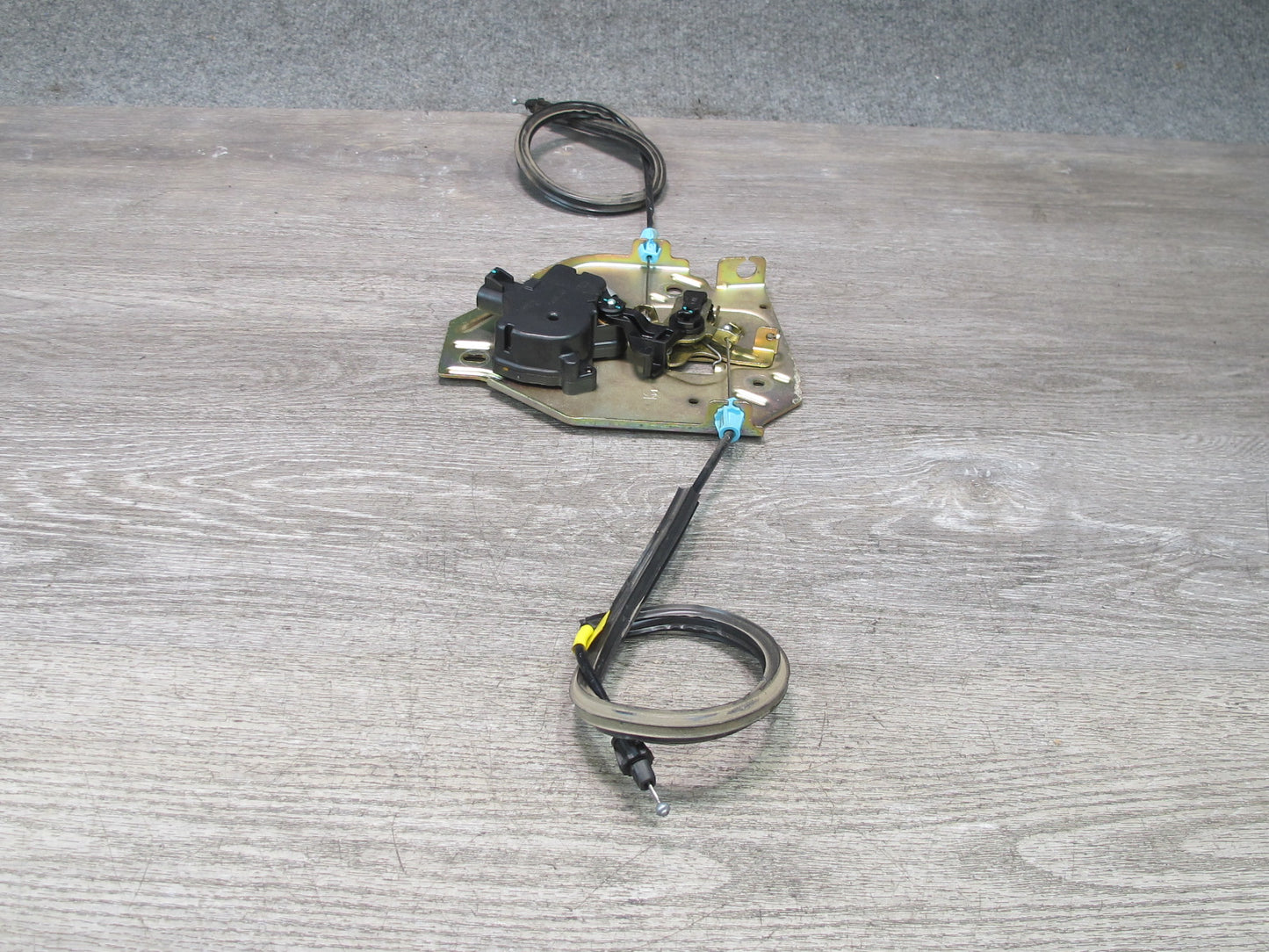 2003-2009 Hummer H2 Rear Trunk Lid Tailgate Liftgate Lock Latch w Cables