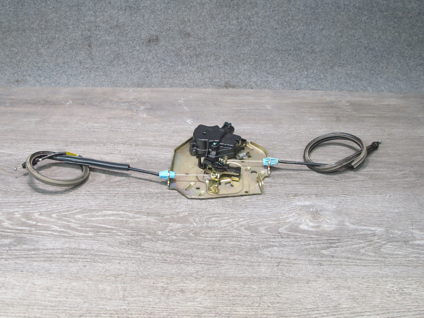 2003-2009 Hummer H2 Rear Trunk Lid Tailgate Liftgate Lock Latch w Cables