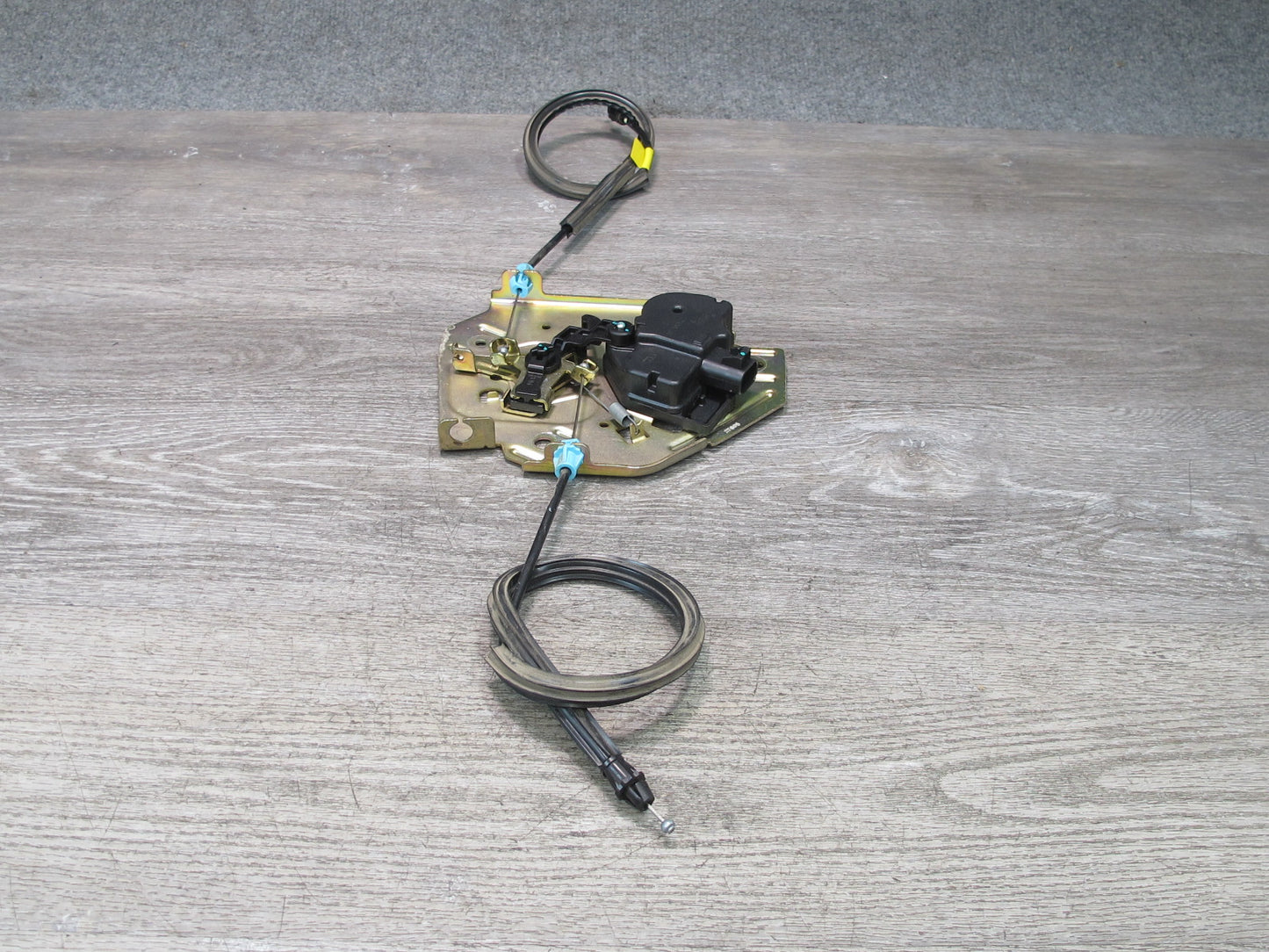 2003-2009 Hummer H2 Rear Trunk Lid Tailgate Liftgate Lock Latch w Cables