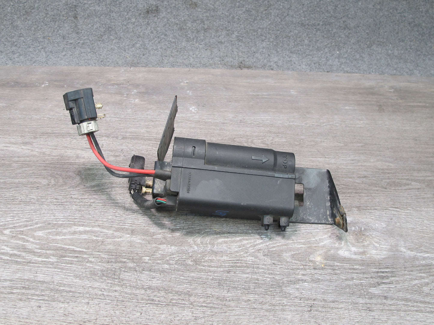 2003-2009 Hummer H2 Windshield Washer Fluid Heater Assembly