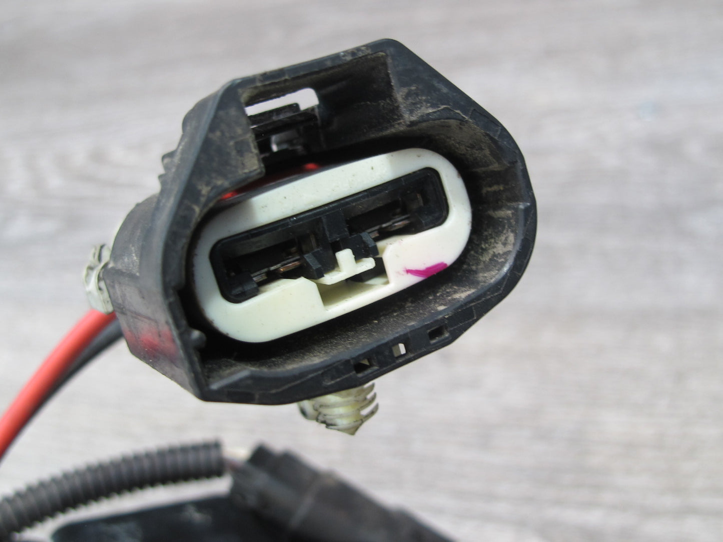 2003-2009 Hummer H2 Windshield Washer Fluid Heater Assembly