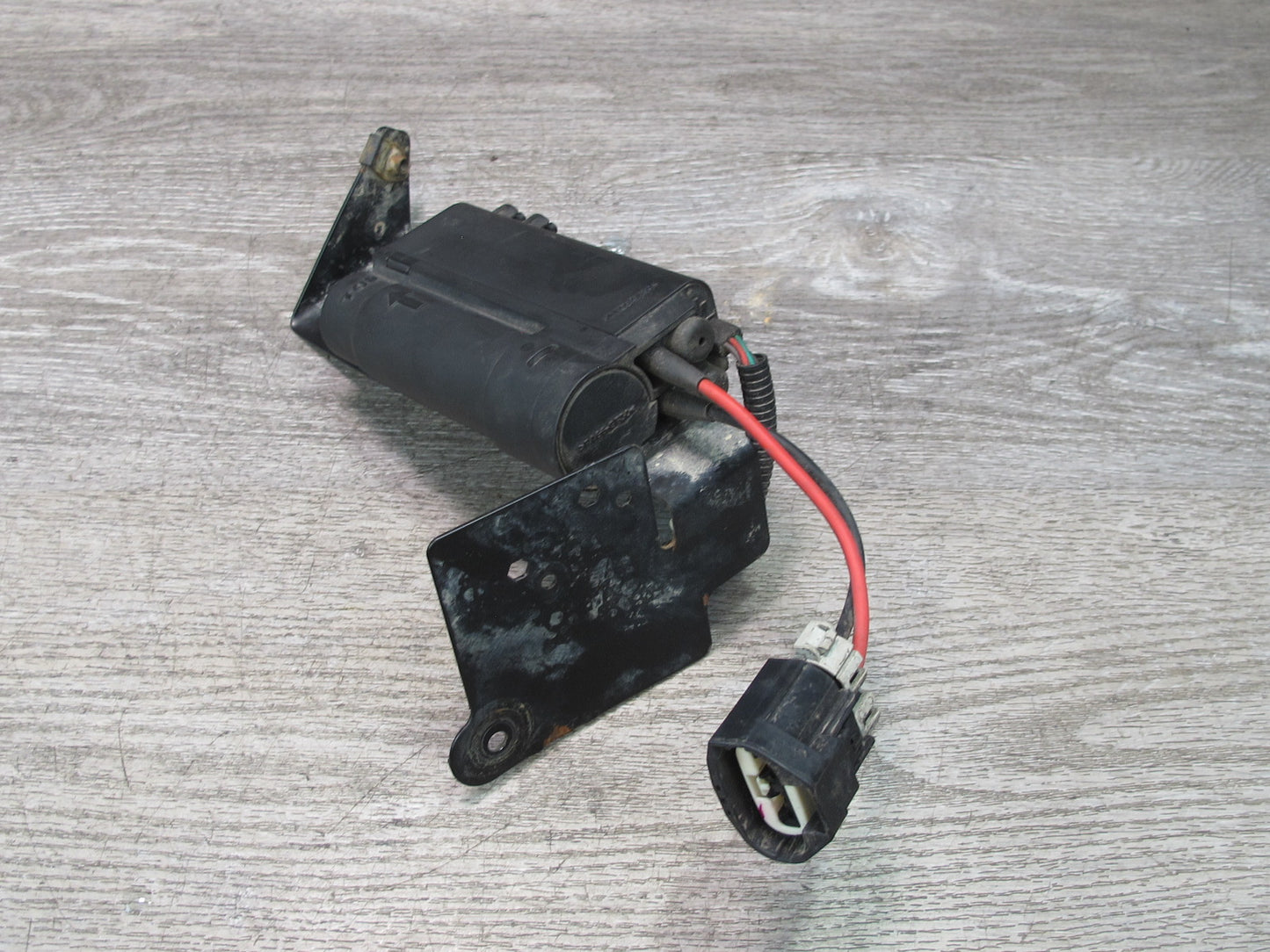 2003-2009 Hummer H2 Windshield Washer Fluid Heater Assembly