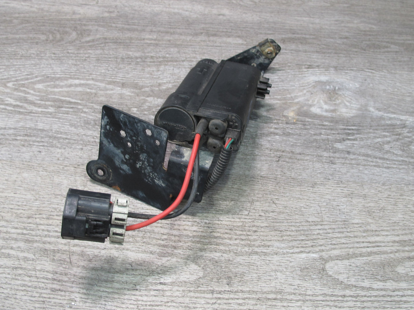 2003-2009 Hummer H2 Windshield Washer Fluid Heater Assembly