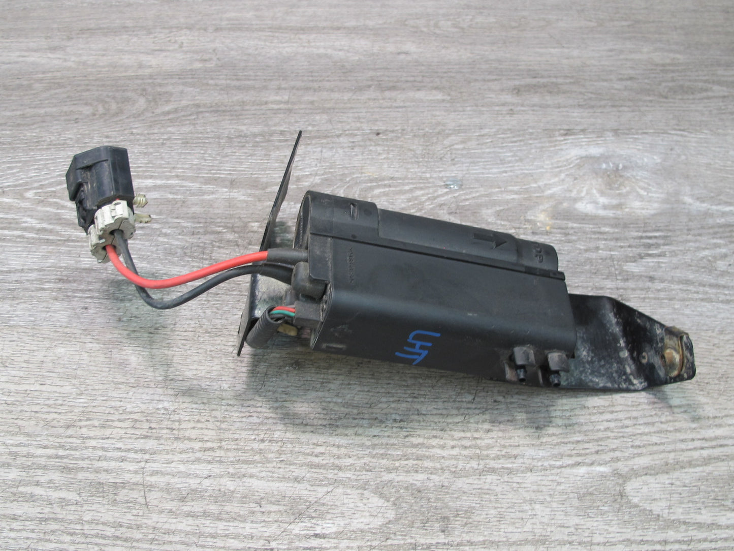 2003-2009 Hummer H2 Windshield Washer Fluid Heater Assembly