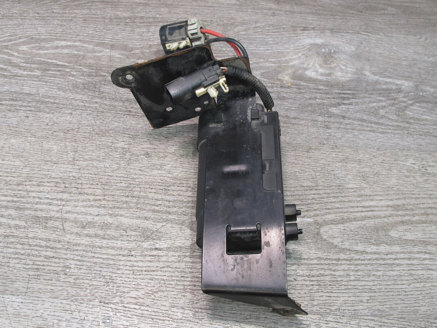 2003-2009 Hummer H2 Windshield Washer Fluid Heater Assembly