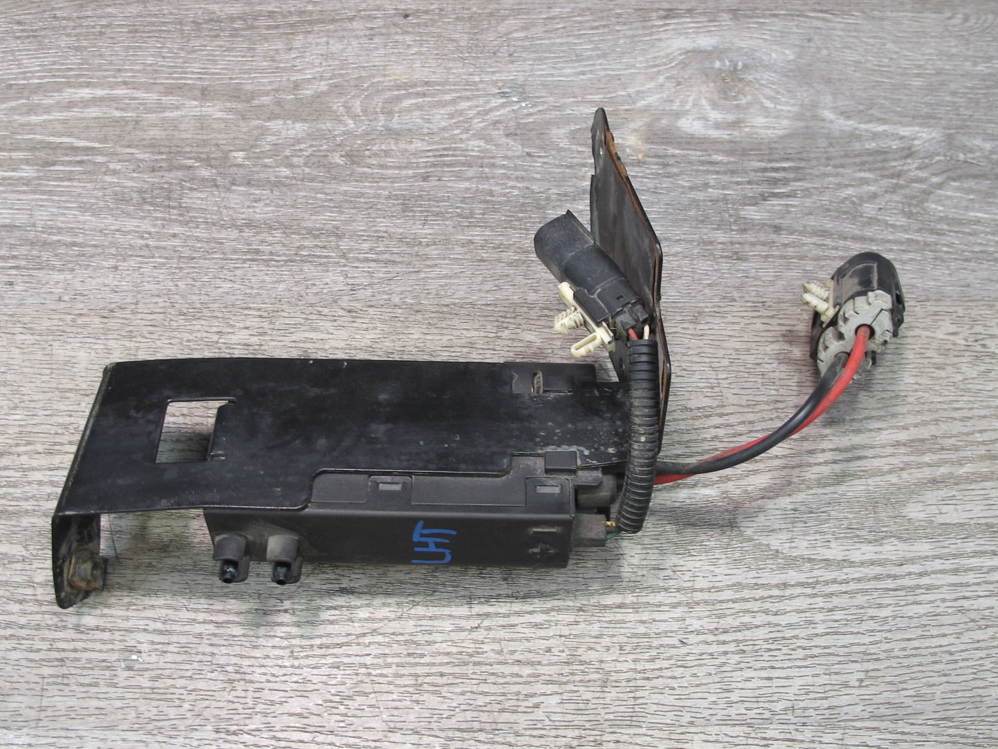 2003-2009 Hummer H2 Windshield Washer Fluid Heater Assembly