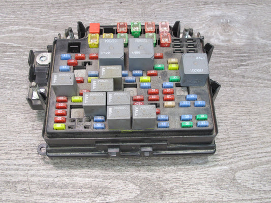 2004-2006 Hummer H2 Engine Fuse Relay Junction Box Block Assembly