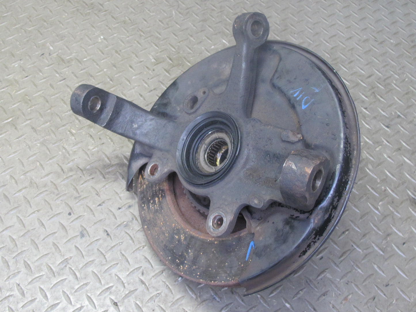 99-01 Isuzu Vehicross Front Left Spindle Knuckle Wheel Hub w Brake Rotor OEM