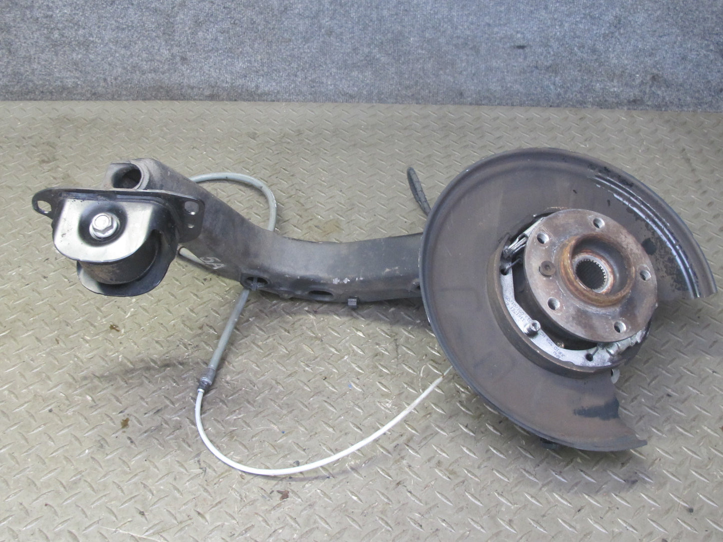 01-06 BMW E46 330i 330Ci RWD Rear Right Knuckle Wheel Hub Trailing Arm OEM