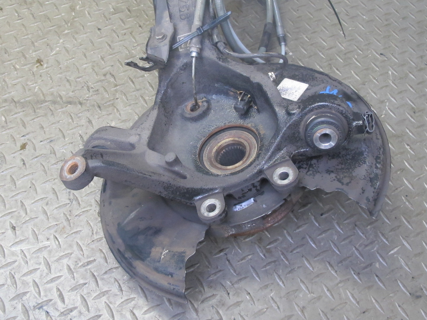 01-06 BMW E46 330i 330Ci RWD Rear Right Knuckle Wheel Hub Trailing Arm OEM