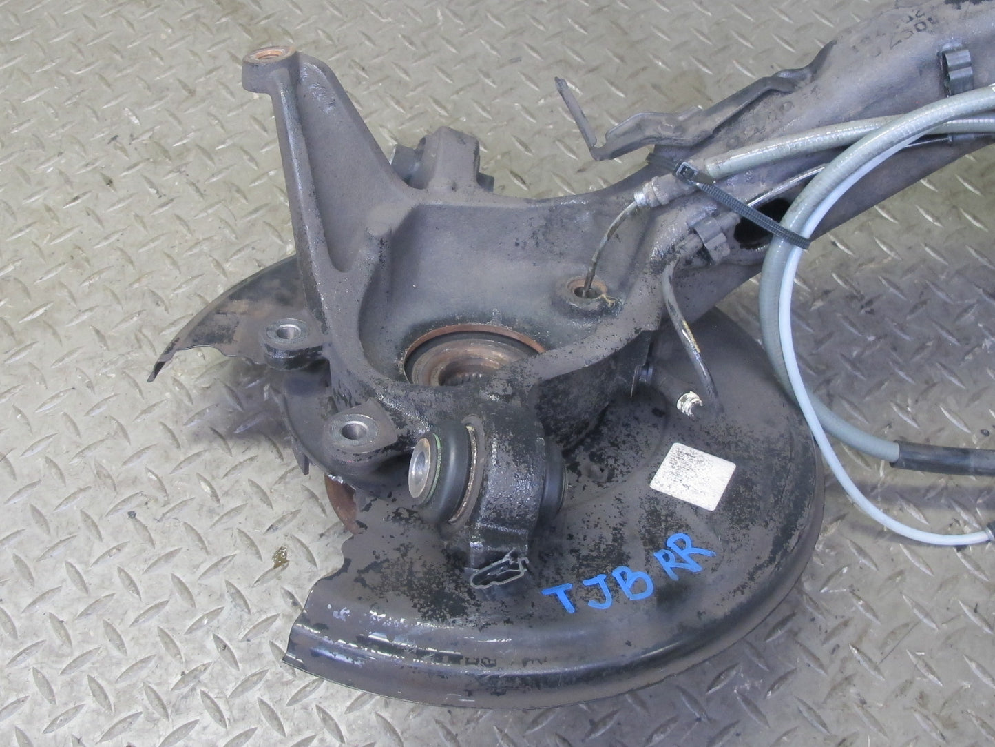 01-06 BMW E46 330i 330Ci RWD Rear Right Knuckle Wheel Hub Trailing Arm OEM