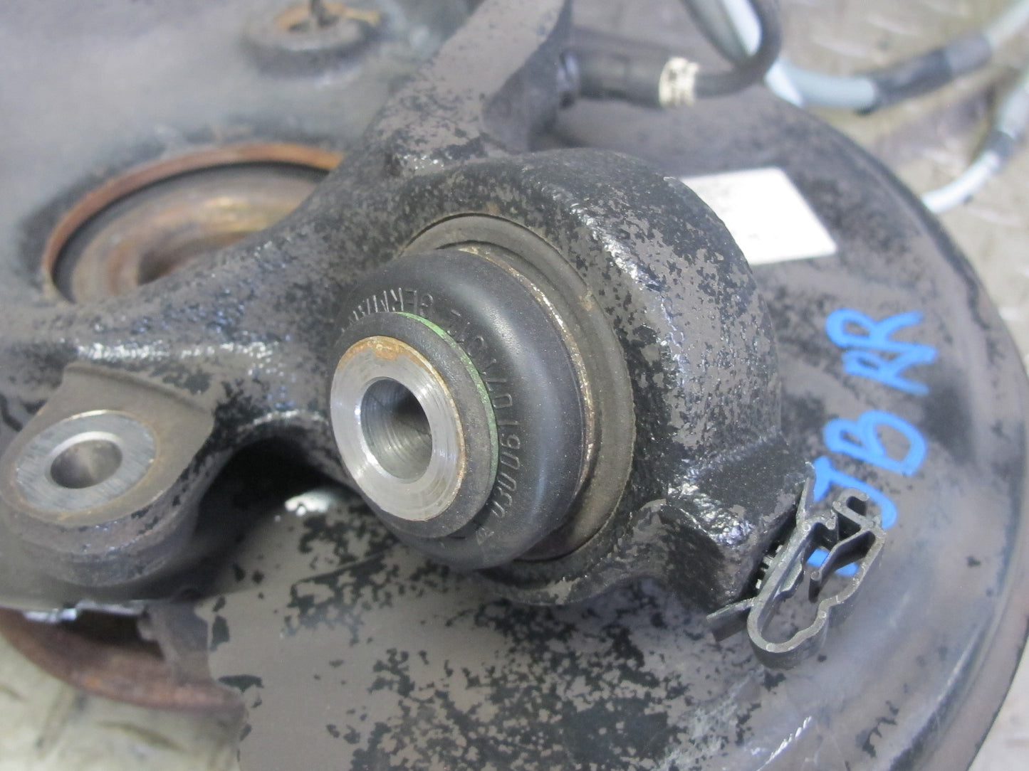 01-06 BMW E46 330i 330Ci RWD Rear Right Knuckle Wheel Hub Trailing Arm OEM