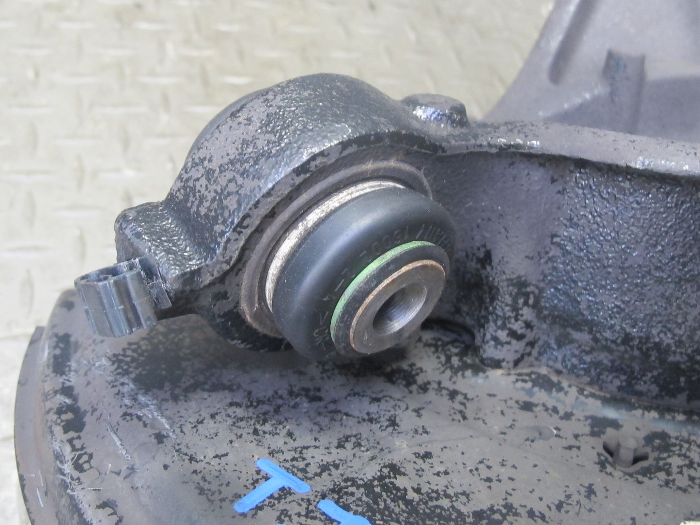 01-06 BMW E46 330i 330Ci RWD Rear Right Knuckle Wheel Hub Trailing Arm OEM