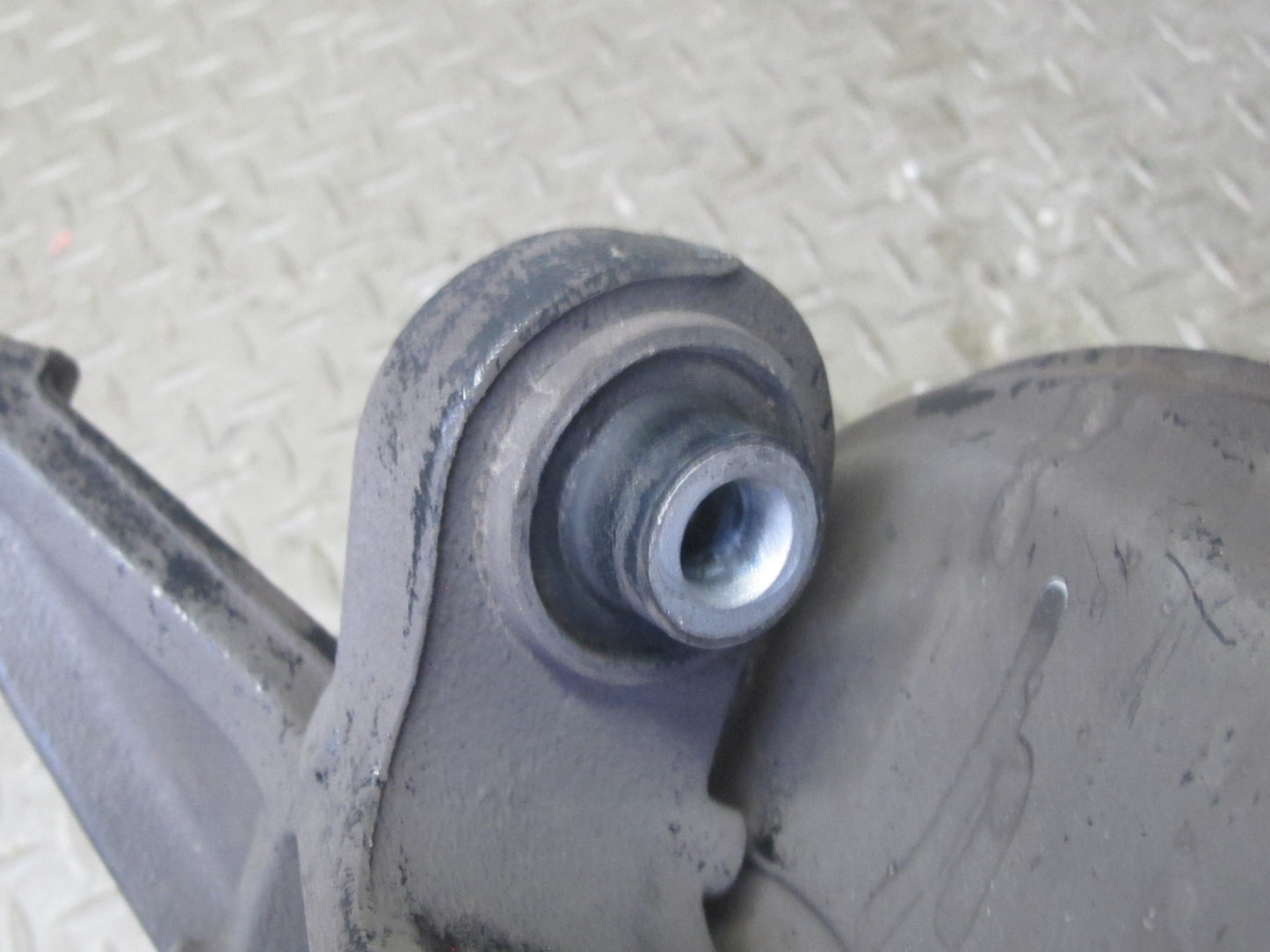 01-06 BMW E46 330i 330Ci RWD Rear Right Knuckle Wheel Hub Trailing Arm OEM