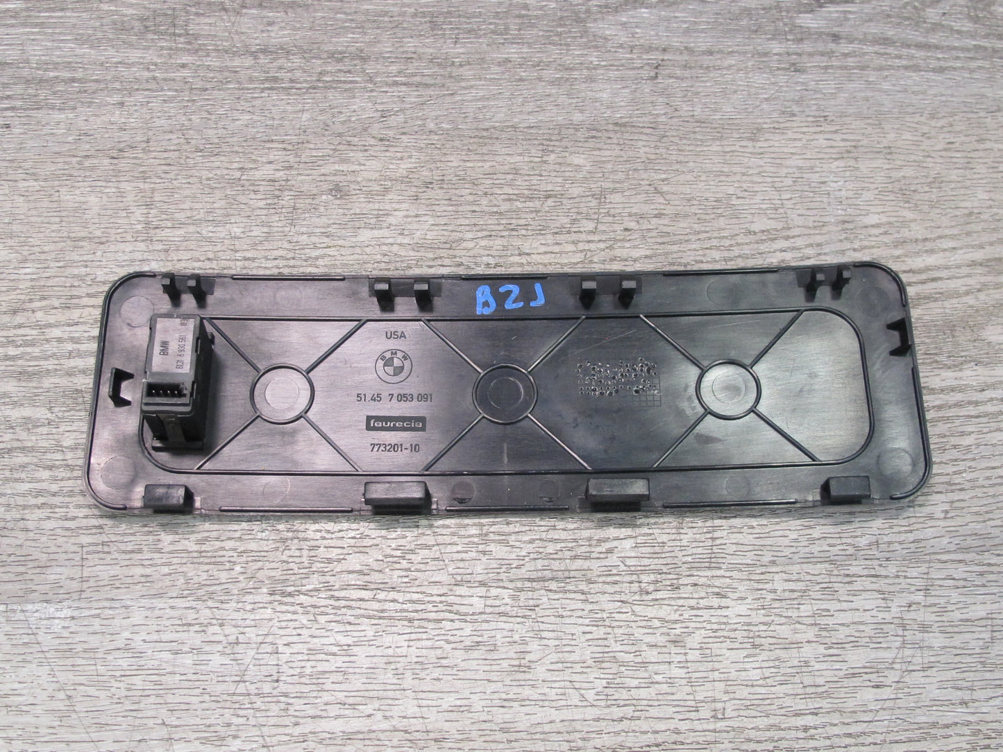 03-08 BMW E85 Z4 Dash Front Lower Trim Cover Panel w AUX Black 7053091 OEM
