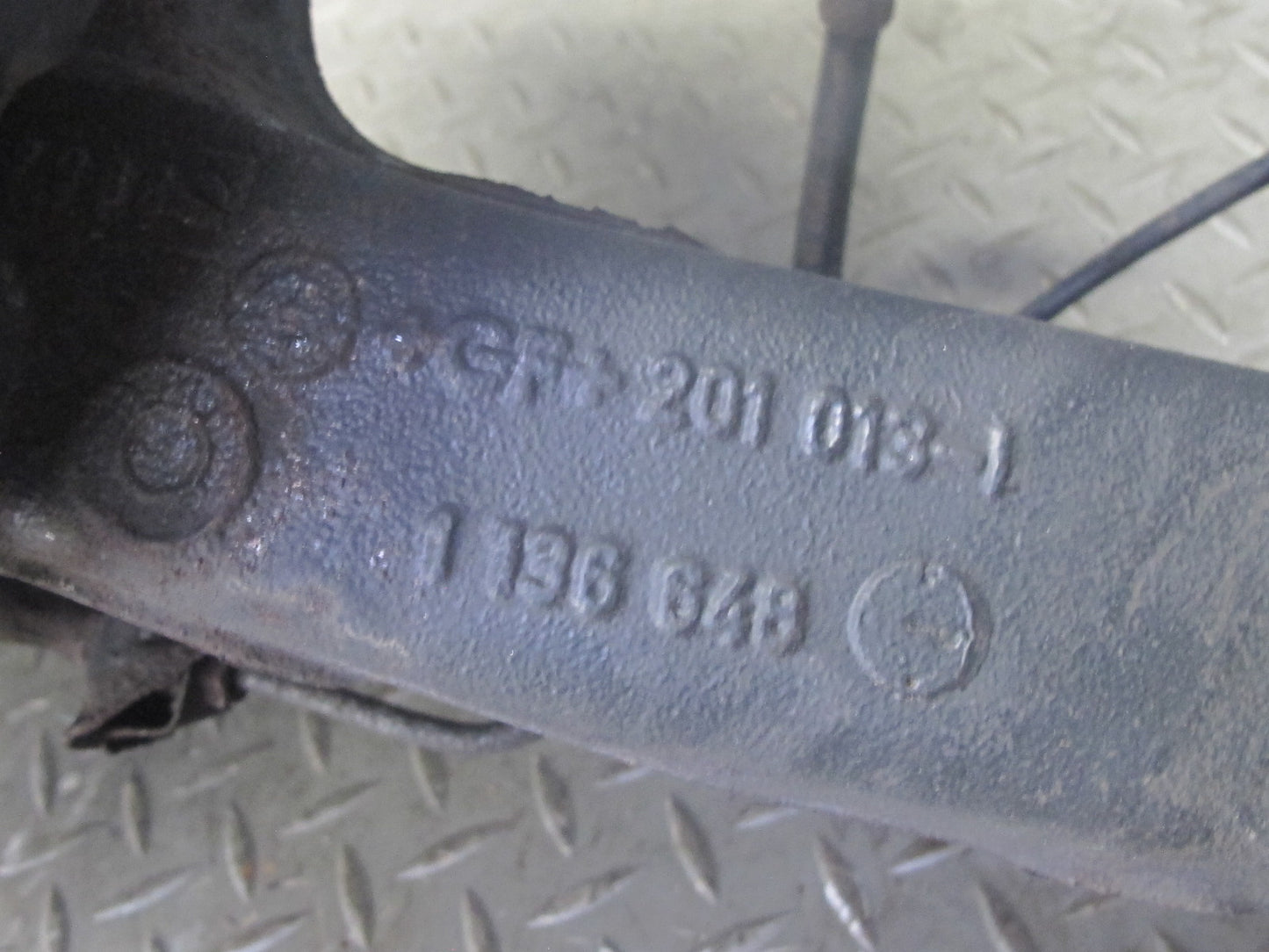 96-97 BMW E36 328iC Convertible RWD Rear Right Trailing Arm Knuckle Wheel Hub