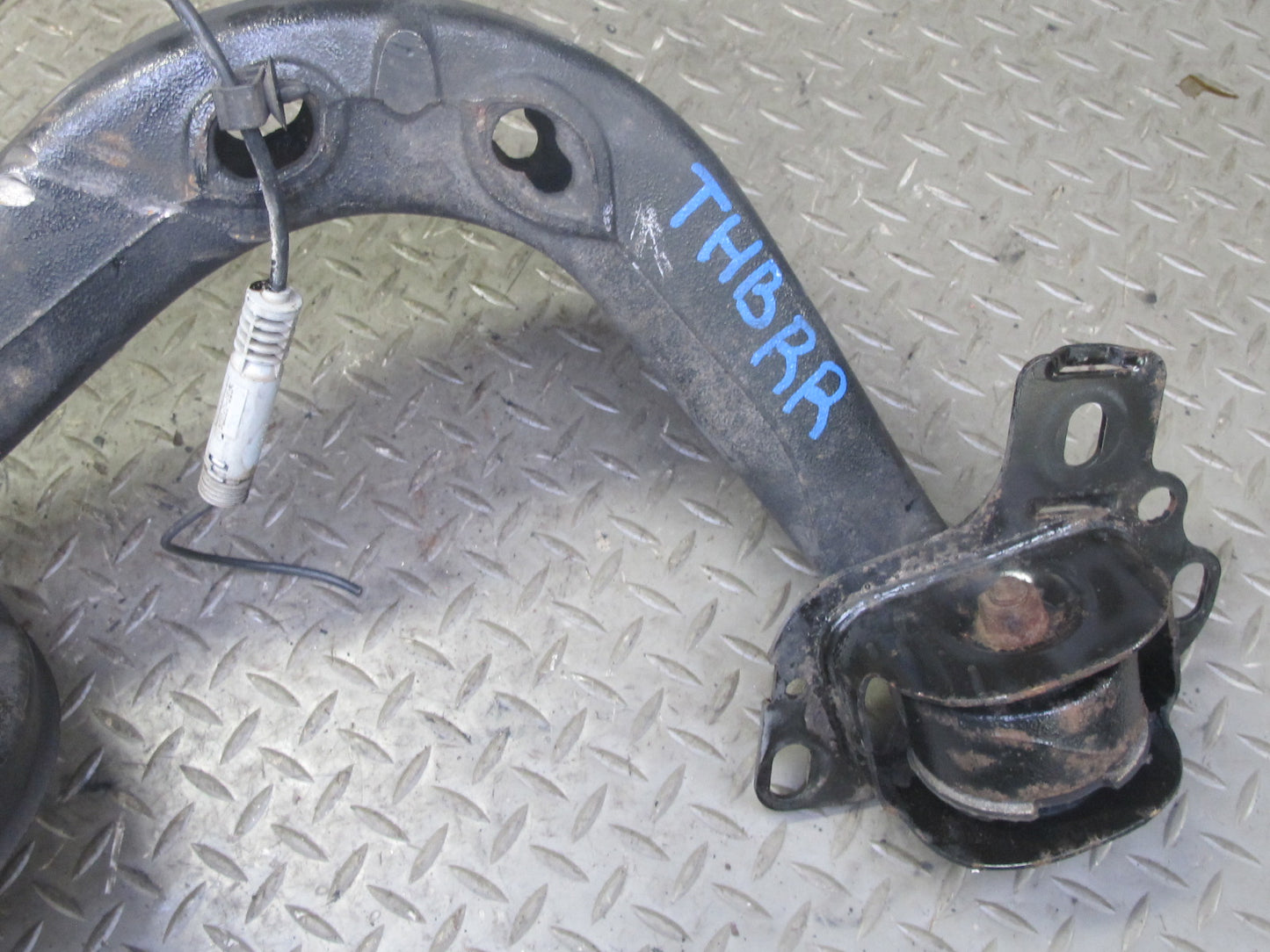 96-97 BMW E36 328iC Convertible RWD Rear Right Trailing Arm Knuckle Wheel Hub